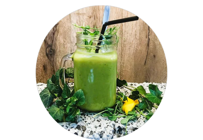 Upptäck Smoothie Mr Green! Eksjö Konditori bjuder på fantastisk smoothie med spenat & avokado i Gamla Stan. Njut av 100% hälsa i anrik miljö