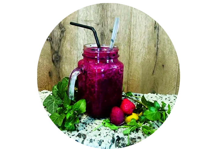 Smoothie Pink Lady Eksjö Konditori – En fantastisk och färgstark smoothie med mango och jordgubbar i hjärtat av Gamla Stan