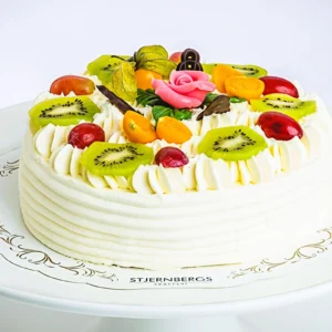 Klassisk gräddtårta med bär från Eksjö Konditori i Gamla Stan