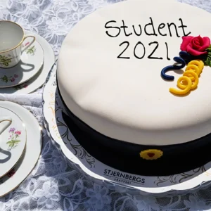 Studenttårta formad som en studentmössa från Eksjö Konditori